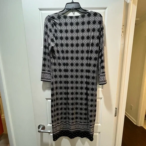 NWOT White House Black Market Dress, Size Medium - Picture 2 of 4